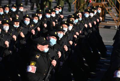 Военнослужащие в рамках подготовки к 9 мая вышли на Дворцовую площадь - online47.ru - Санкт-Петербург