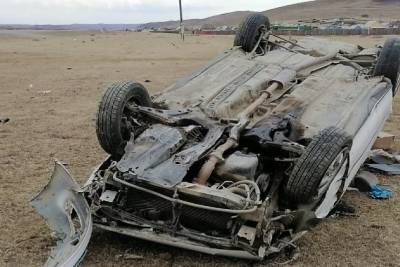 Водитель Toyota Carina не справился с управлением и перевернулся в Агинском районе - chita.ru