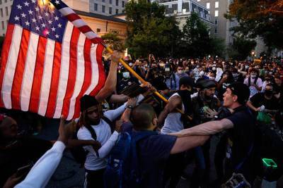 Джордж Флойд - Дерек Шовин - Сотни активистов BLM вышли на шествие по улицам Нью-Йорка - mk.ru - Нью-Йорк - Нью-Йорк - Миннеаполис