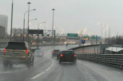 Юрий Варакин - Автоэксперт рассказал о правилах безопасного вождения во время дождя - pnp.ru - Москва