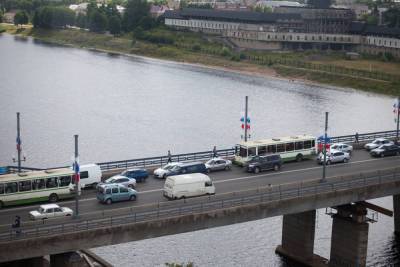Александр Братчиков - Маршруты городских автобусов изменятся во время реконструкции моста в Пскове - mk-pskov.ru - Псков
