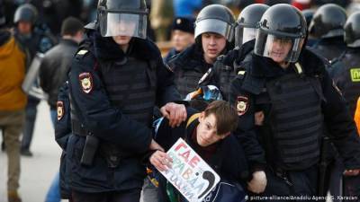 Алексей Навальный - Петербуржцы сообщают, что перед митингом полиция обходит всех, кто был задержан в январе - newsland.com - Ленинградская обл. - Петербурга - Санкт-Петербург