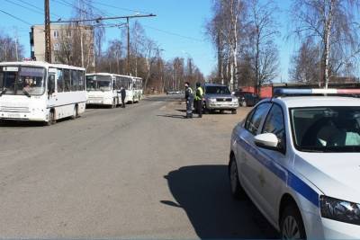 Жители Петрозаводска не верят, что проверки маршруточников исправят ситуацию - karel.mk.ru - Петрозаводск - республика Карелия