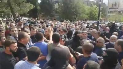 Никола Пашинян - Жители Агарака на юге Армении устроили акцию протеста против поездки Пашиняна - iz.ru
