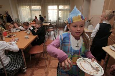В украинских садах детей кормят просрочкой - mk.ru - Одесская обл.