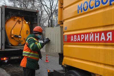 Бригады Мосводостока начали дежурить на улицах столицы из-за риска подтоплений - vm.ru - Москва