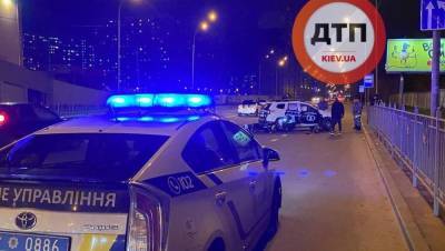 На Позняках в Киеве мотоцикл разнес внедорожник охраны: фото - 24tv.ua - Киев - Харьков - Новости