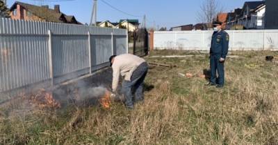 Пожаловался сосед: на жителя Малиновки составили протокол за пал травы в своём дворе - klops.ru - район Зеленоградский