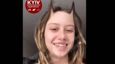 Мне пох*й: девушка, которая курила в метро, отреагировала на возмущение киевлян – видео - 24tv.ua - Киев - Новости