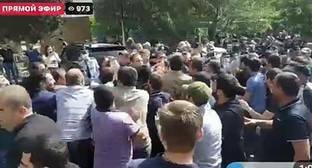 Никола Пашинян - Участники акции протеста сорвали визит Пашиняна в Агарак - kavkaz-uzel.eu - Сюникская обл.