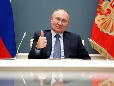 Владимир Путин - Путин пообещал к сентябрю единовременную выплату по 10 тысяч на каждого школьника - sobesednik.ru