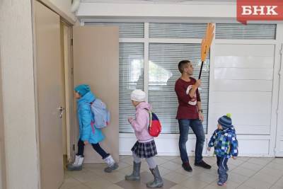 Владимир Путин - Владимир Путин объявил о новых выплатах на детей - bnkomi.ru