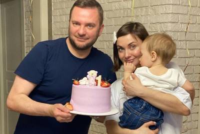 Телеведущая Анна Панова впервые показала лицо годовалой дочери - kp.ua - Україна