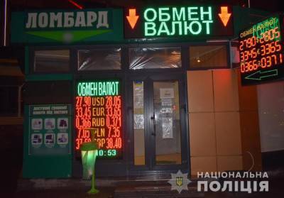 Вынес 1,6 миллиона: в Харькове вор ограбил пункт обмена валют – фото, видео - 24tv.ua - Киев - Харьков - Сталинград - Новости