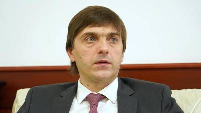 Минпросвещения Сергей Кравцов - Кравцов допустил очное проведение выпускных вечеров в 2021 году - iz.ru - Москва - Израиль