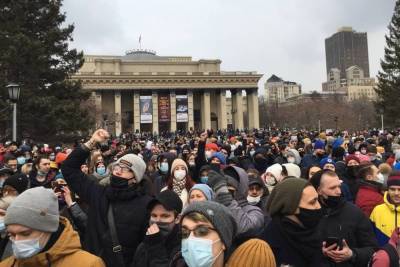 Алексей Навальный - Митинги солидарности с Навальным начались в Забайкалье и Сибири - znak.com - Новосибирск - Иркутск - Хабаровск - Магадан - Владивосток - Петропавловск-Камчатский - Чита - Ангарск