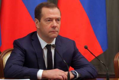 Владимир Путин - Дмитрий Медведев - Медведев: все разделы послания Путина лягут в основу предвыборной программы ЕР - mk.ru