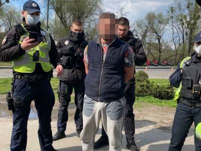 В Печерском районе Киева обстреляли дорожных рабочих. Одного ранили в ногу - gordonua.com - Киев - Нападение