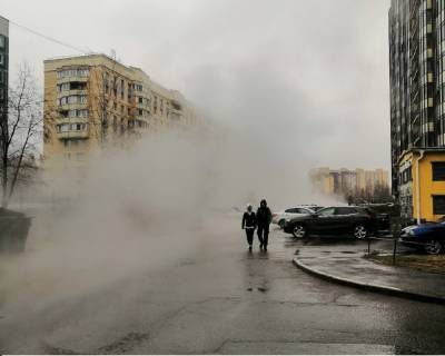 Кипяток вырвался на Флотской улице в Петербурге — видео - ivbg.ru - Санкт-Петербург - Петербург