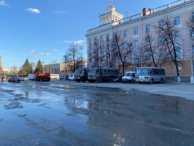Алексей Навальный - В Кургане перед митингом штаба Навального помыли площадь в центре города - znak.com