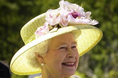 Елизавета II - Георгий СВЯТОЙ - принц Филипп - Елизавета II обратилась к британцам в своей день рождения - mk.ru - Англия