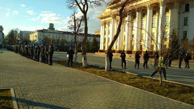 Алексей Навальный - Полиция оцепила здание тюменского правительства в связи сообщением о минированиях - znak.com - Тюмень