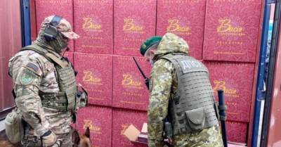 Пограничники и полиция нагрянули в Одесский порт из-за сигарет для магазинов Duty Free - delo.ua - Киев