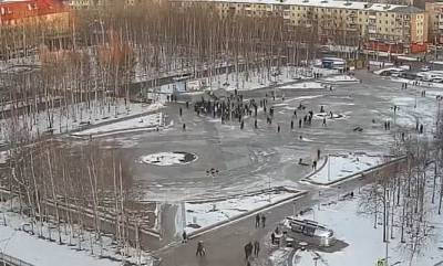 Алексей Навальный - В Нижневартовске на митинге в поддержку Навального задержали несколько человек - znak.com - Нижневартовск