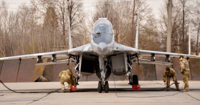 Повышали летный класс: летчики из Прикарпатья провели учения на МиГах (фото) - focus.ua