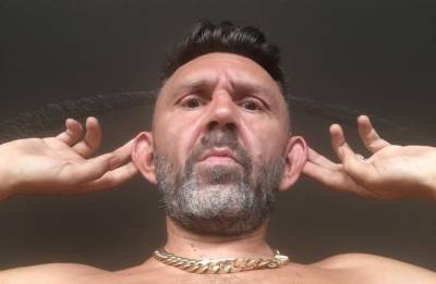 Сергей Шнуров - Надежда Стрелец - Шнур пристыдил власти РФ за то, что не могут закрыть YouTube - politnavigator.net - Россия