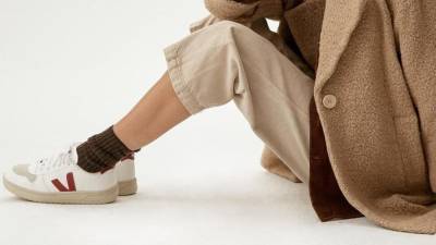 Елена Зеленская - Самая стильная обувь весны – экокеды Veja: как их носят модницы инстаграма - 24tv.ua - Австралия