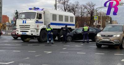 Машина ОМОН столкнулась с легковушкой на Пушкинской площади в Москве - readovka.ru - Москва - Кемерово