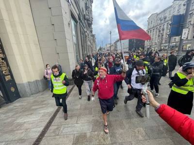 Владимир Путин - Алексей Навальный - В Москве началась акция солидарности с Алексеем Навальным - znak.com - Москва