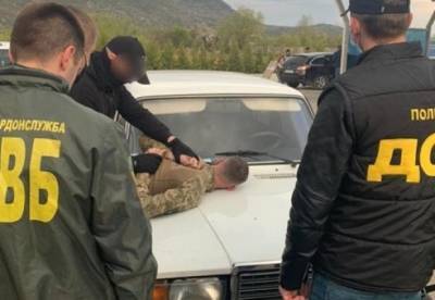 Инспектора пограничной службы задержали на взятке (фото) - facenews.ua - Украина