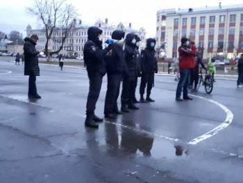 Полиция решила прекратить митинг в Вологде, дав митингующим пошуметь около часа - vologda-poisk.ru - Вологда