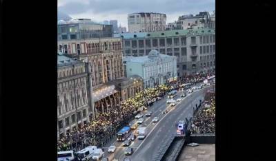 Алексей Навальный - В Москве и Петербурге на акции солидарности с Навальным начались задержания - og.ru - Москва - Санкт-Петербург