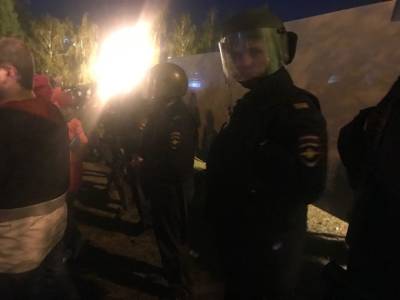 Алексей Навальный - В Екатеринбурге полицейские задержали пятерых человек с плакатами - rosbalt.ru - Екатеринбург