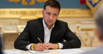 Владимир Зеленский - Зеленский решил защитить украинцев, имеющих долги по валютным кредитам - dsnews.ua