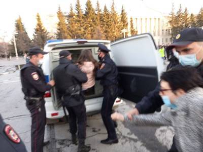 Алексей Навальный - В Кургане на митинге Навального задержали больше половины участников. Никого из штаба на акции Znak.com не встретил - znak.com