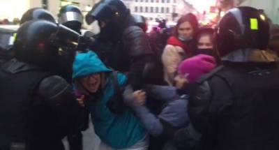 Алексей Навальный - В Санкт-Петербурге полиция начала применять против протестующих электрошокеры - readovka.news - Москва - Санкт-Петербург