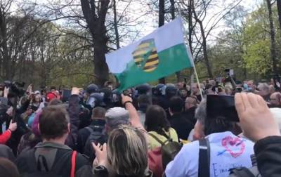 В Берлине разогнали антикарантинный протест - korrespondent.net - Германия - Берлин