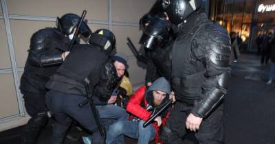Алексей Навальный - На протестах в поддержку Навального задержали более тысячи человек, - правозащитники (фото, видео) - focus.ua - Россия - Санкт-Петербург - Сочи - Уфа