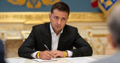 Владимир Зеленский - Зеленский ввел в действие санкции против 13 контрабандистов и 95 компаний - focus.ua - Снбо