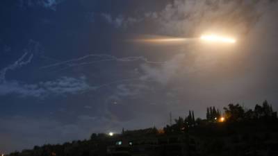 SANA: четверо военных пострадали в Сирии при обстреле со стороны Израиля - russian.rt.com - Сирия - Дамаск - Сана