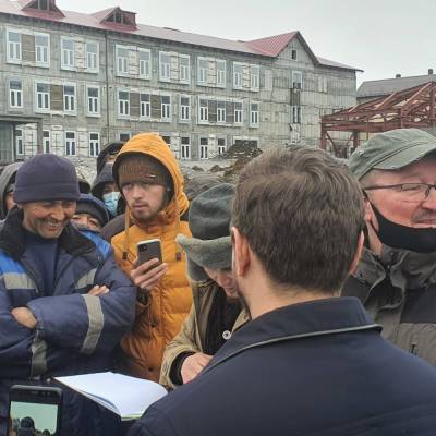 Строителей в Северо-Курильске решили замучить голодом за отказ от работы - sakhalin.info - Курильск