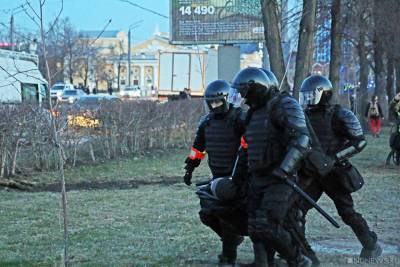 Алексей Навальный - На несогласованных акциях протеста в Челябинской области задержали полтора десятка человек - newdaynews.ru - Челябинская обл. - Челябинск