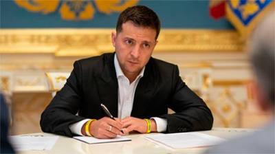 Владимир Зеленский - Зеленский подписал законы о реструктуризации валютных кредитов - bin.ua
