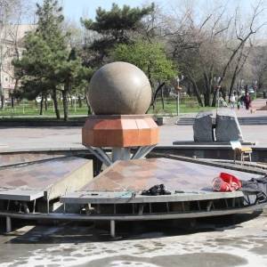 На Маяковского готовят к запуску запорожский фонтан «Жизнь». Фото - reporter-ua.com - Запорожье
