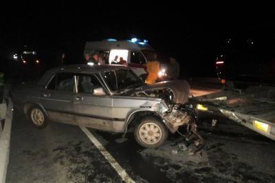 Mercedes Benz - В Курганской области водитель погиб при столкновении с полуприцепом - kikonline.ru - Курганская обл.