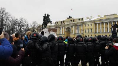 Офицеры ОМОН рассказали, как относятся к участникам митингов - piter.tv - Санкт-Петербург
